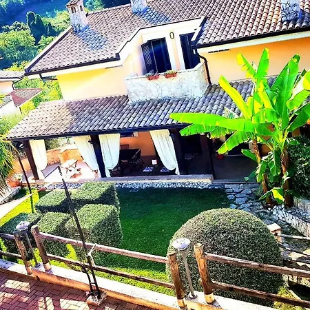 Favola Bed and breakfast 4*